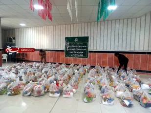 تهیه وتوزیع 150 بسته معیشتی توسط رزمندگان گردان 117 لشکر14 امام حسین(علیه السلام)
