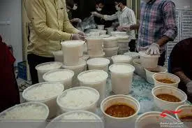تقدیم ۲۲۰ پرس غذای گرم بین روزه داران