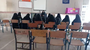 مدرسه درخط مقدم جهاد تبیین/فرماندهان بسیج دانش&zwnj;آموزی لالی برای سال تحصیلی جدید به خط شدند