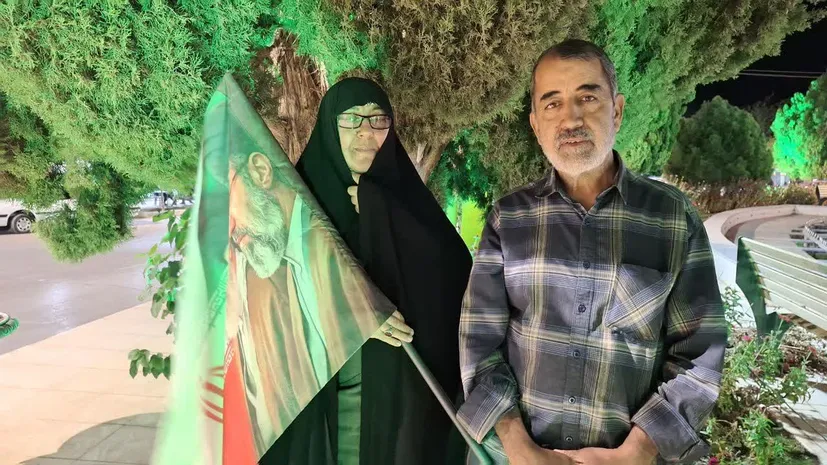 زوج بازنشسته کوهبنانی که پرچم جمهوری اسلامی را از شب‌های جنگ رمضان به دست گرفته‌اند