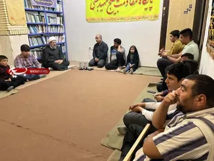 امام جمعه بن در جمع بازیگران نمایش