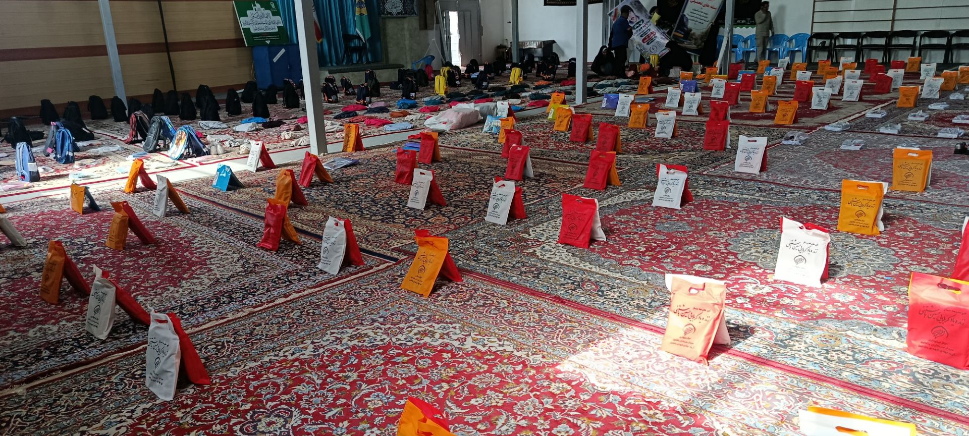 رزمایش کمک‌های مؤمنانه با تهیه ۵۰۰ بسته لوازم‌التحریر برای دانش‌آموزان نیازمند برگزار شد