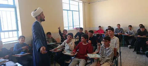 حضور جهادی طلاب در مدارس سردشت لردگان + عکس