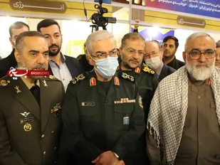بازدید رئیس ستاد کل نیرو های مسلح از غرفه نمایشگاه سازمان بسیج حقوق دانان