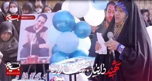 دلتنگی های مادر شهید دانیال رضازاده با فرزند شهیدش در روز تولدش + (فیلم)