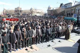 اقامه نماز ظهر عاشورا در پیاده&zwnj;راه بوعلی همدان