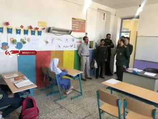 اهدا چادر توسط فرمانده سپاه ناحیه میامی به دانش آموزان دبستان سخاوت کلاته عبدل+ تصاویر