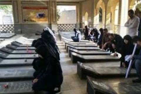 تجدید میثاق همکاران آموزش و پرورش لالجین با شهدای انقلاب اسلامی