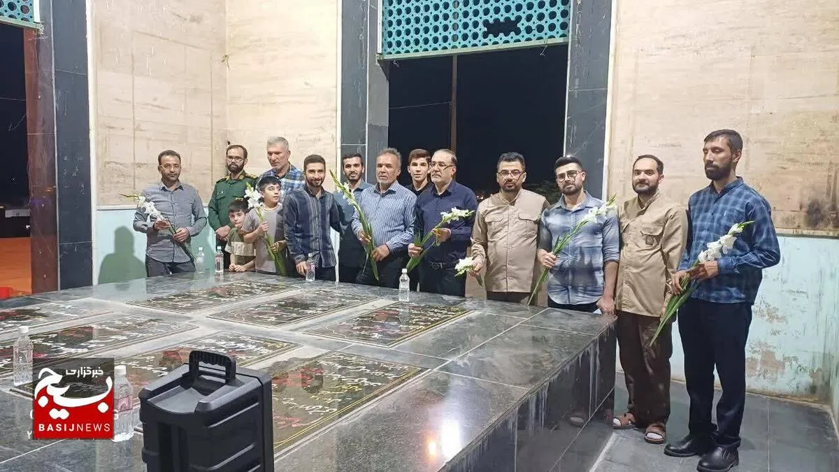 عطر افشانی گلزار شهدای هفتکل/تجدید پیمان با آرمان‌های بلند شهادت