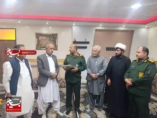 تجلیل از فرمانده پایگاه بسیج شهید نیک&zwnj;پور در بخش مرزی بم&zwnj;پشت /بسیج خاری در چشم دشمنان ملت