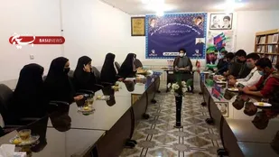 دانش آموزان آینده کشور را بر مبنای آرمانهای انقلاب خواهند ساخت