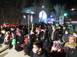 برگزاری مراسم جشن خیابانی به مناسبت پیروزی انقلاب اسلامی توسط بسیجیان پایگاه روح الله