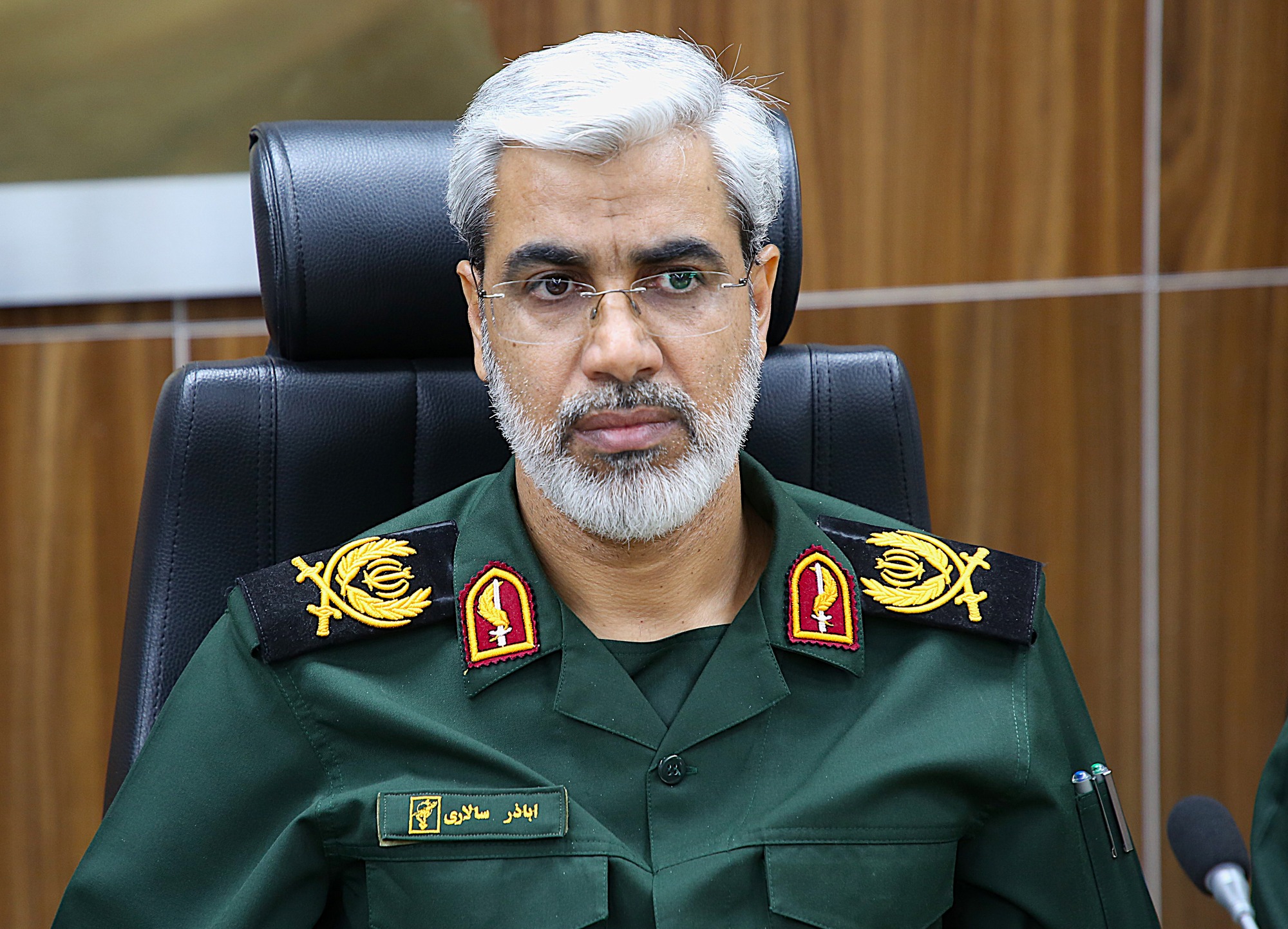 معاون بسیج مساجد و محلات سازمان بسیج مستضعفین در پی شهادت بسیجی مدافع انقلاب معاون بسیج مساجد و محلات سازمان بسیج مستضعفین در پی شهادت بسیجی مدافع انقلاب