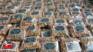 توزیع بیش از ۲هزار بسته خشکبار برای نیروهای مدافع امنیت توسط نیروهای مردمی در مشهد