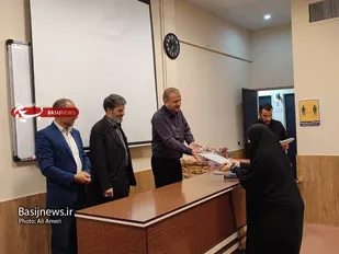 تجلیل از بانوان دست اندرکار بازخوانی واقعه غدیر در شاهرود+ تصاویر