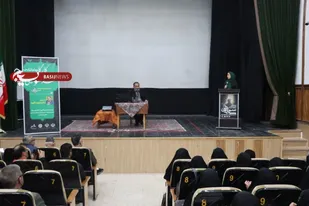 کارگاه نقد شعر آیینی جشنواره شعر منطقه&zwnj;ای "سرباز وطن" در مهریز