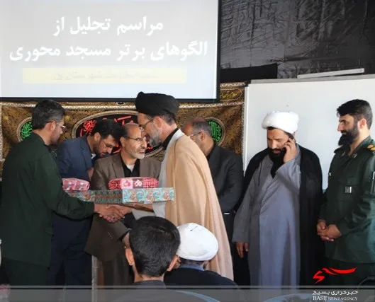 آئین تجلیل از الگوهای مسجد محوری در شهرستان بن برگزار شد