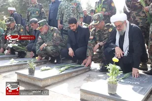 ادای احترام امیر سرتیپ حیدری به شهدای شهرستان ملایر+تصاویر