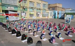 100 بسته آموزشی در بین دانش آموزان بی بضاعت میانه ای توزیع شد