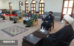 فرماندهان نظامی استان بوشهر با آیت الله صفایی بوشهری دیدار کردند