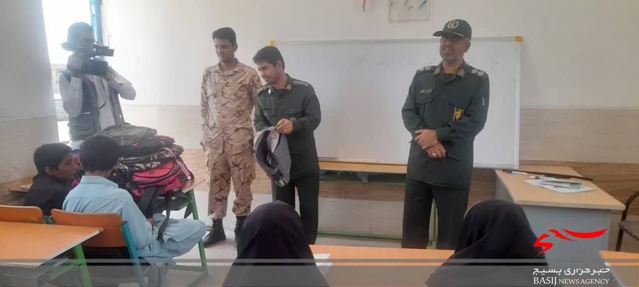 توزیع ۴۵۰ بسته نوشت افزار در شهرستان دلگان