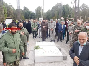 تجدید میثاق پاسدران وبسیجیان شهرستان زرندبادو شهید گمنام بوستان شهداء