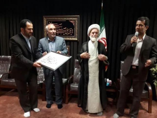 دیدار شاعران انقلابی با نماینده ولی‌فقیه در استان همدان