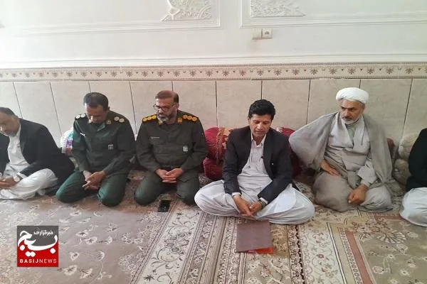دیدار و تکریم از خانواده معظم شهید عیدمحمد آزاد در شهرستان بمپور برگزار شد