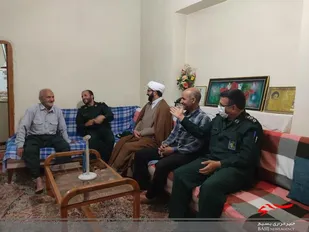 پدران و مادران شهدا سند افتخار این ملت هستند