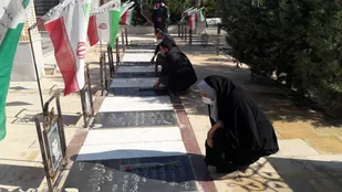 تجدید میثاق کارکنان و ورزشکاران اداره ورزش و جوانان شاهرود با شهدا+ تصاویر
