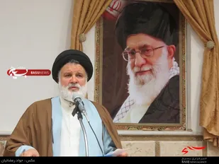 بسیج پرچمدار خدمت رسانی، محرومیت زدایی و آگاهی بخشی در کشور است