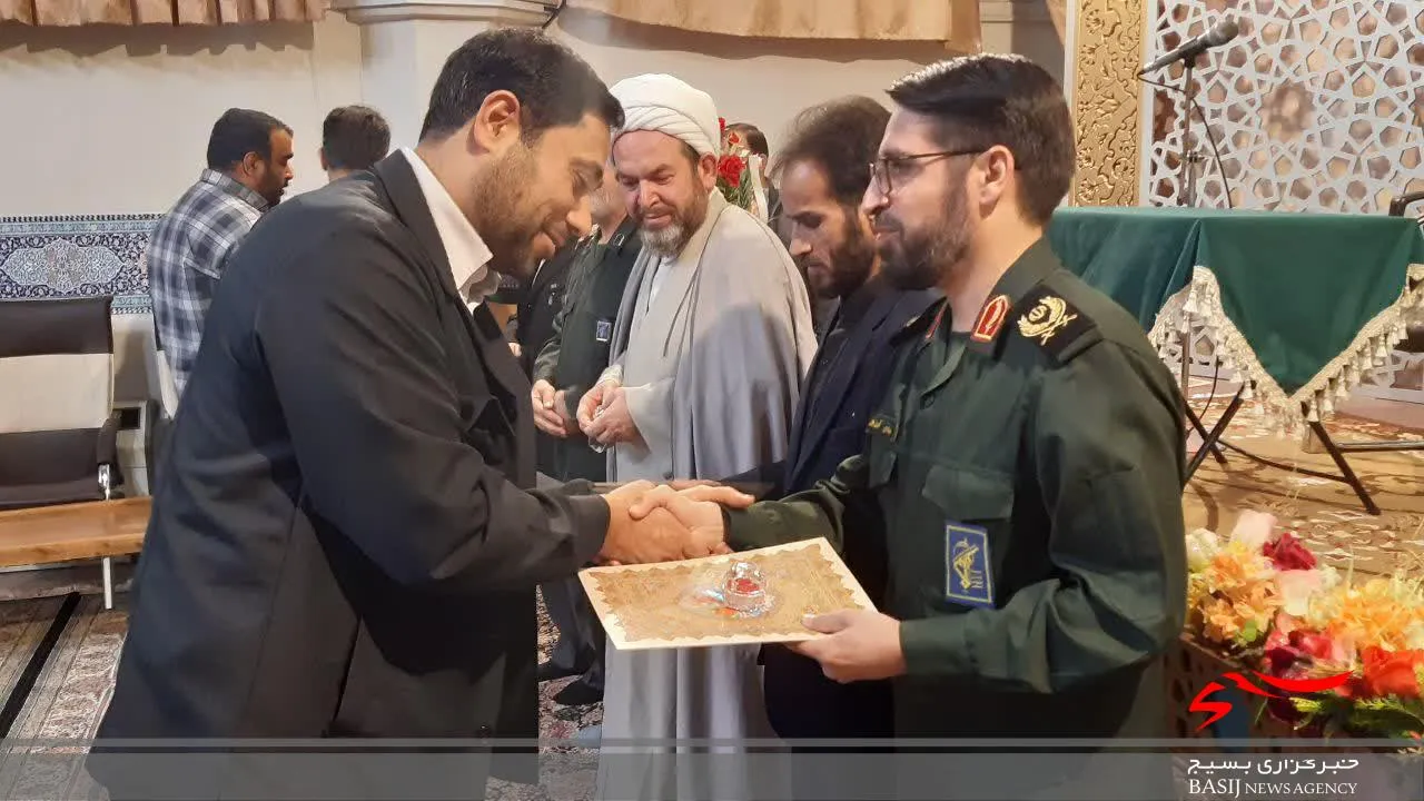 حافظان امنیت در حرم بانوی کرامت تجلیل شدند