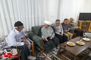 نمازگزاران و بسیجیان سرخه از دو بیمار عیادت کردند
