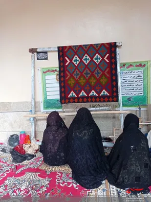 کارگاه آموزشی گلیم بافی