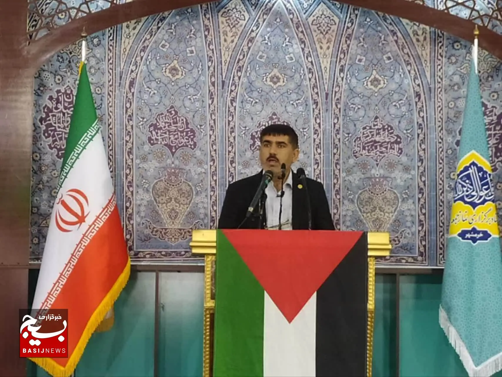 برگزاری میز خدمت اداره کتابخانه های عمومی در مصلی نماز جمعه خرمشهر