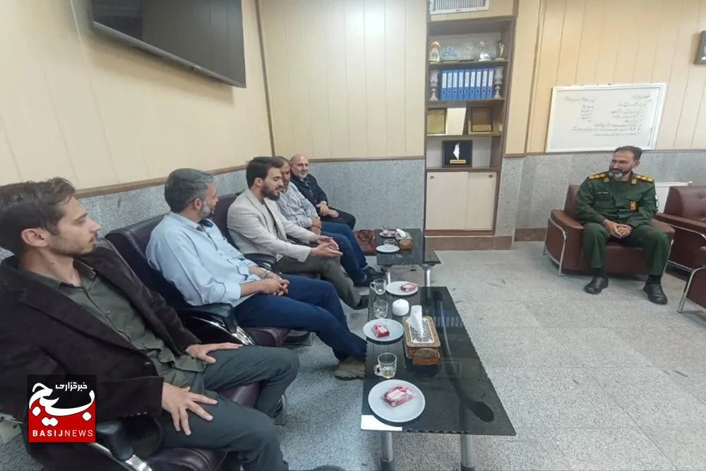 هنرمندان بسیجی، راویان صادق حماسه‌های انقلاب هستند