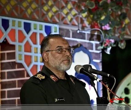 مسئولانی که دنبال مذاکره با آمریکا هستند ذلیل شده اند/ تا پای جان برای تداوم انقلاب ایستاده ایم