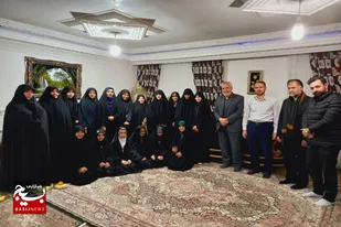 دیدار جمعی از مسئولین و دختران موسسه قرآنی خاتم الانبیاء بهار با خانواده شهید زارعی