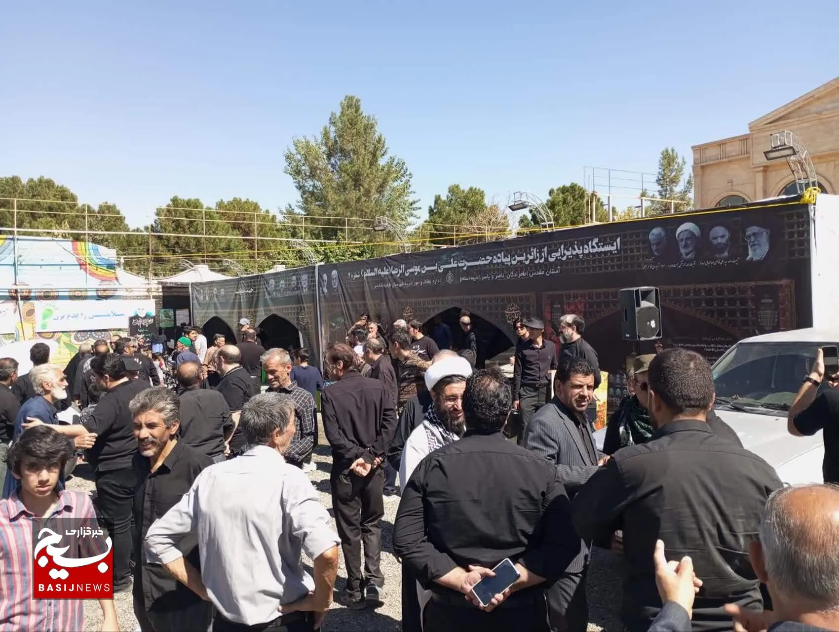 میزبانی از زائران پیاده امام مهربانی ها در ۵ موکب خدمات رسان بقعه متبرکه امامزادگان طرقبه شاندیز+ عکس
