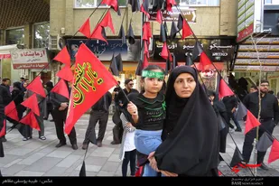 اهتزاز پرچم امام حسین(ع) و حضرت عباس(ع) در همدان