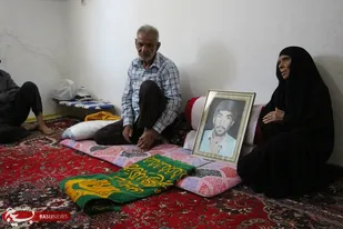 دیدار خدام حرم رضوی با خانواده شهید حسین کمرکی نظری