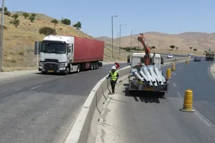 آغاز نصب حفاظ بتنی در محور گنجنامه-تویسرکان/ نصب ۳۸ کیلومتر نیوجرسی در محورهای همدان
