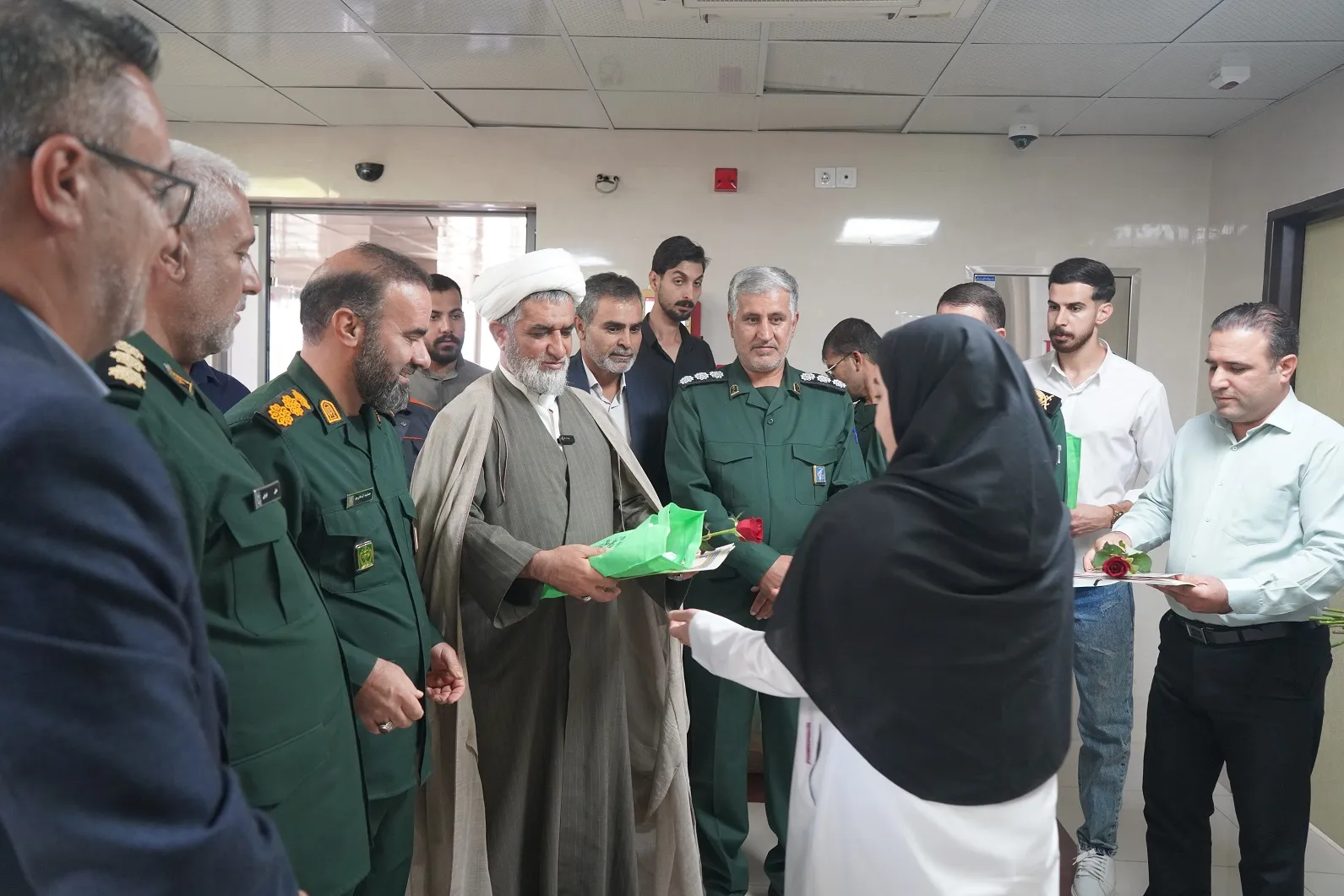 تجلیل مسئولان سپاه فتح از پرستاران در مانگاه امام صادق (ع) یاسوج 