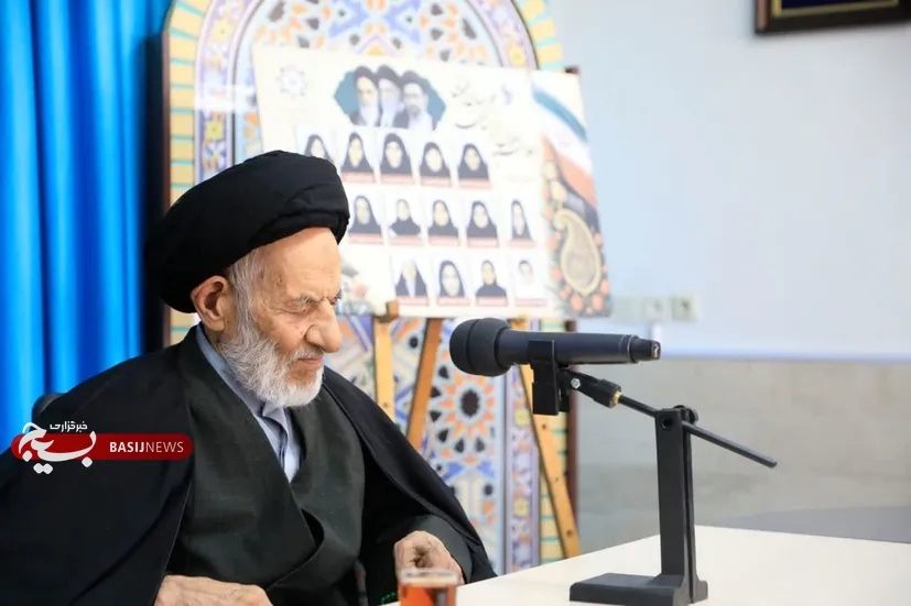 دشمن شکست خورده در جنگ نظامی، به ارزش‌های فرهنگی جامعه هجوم آورده است