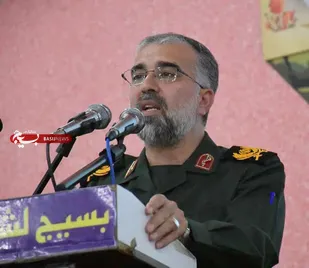 رمز استمرار انقلاب اسلامی وحدت است/وقتی انگیزه های الهی در کنار هم قرار میگیرند و تقویت می شود دفاع مقدس  شکل می گیرد