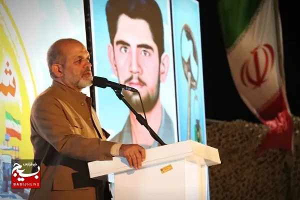 امروز دشمنان تلاش دارند اسوه‌های ایمان، جهاد و شهادت را از جوانان ما بگیرند