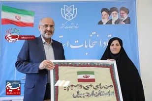 اثر هنری ارزشمند &laquo;من رای می دهم&raquo; به ستاد انتخابات اردبیل اهدا شد