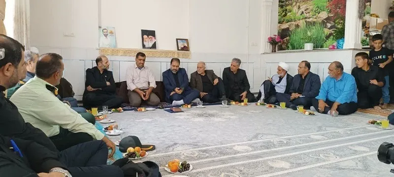 دیدار استاندار اصفهان از جانباز مدافع حرم ابوالقاسم زهیری در شهرستان هرند