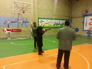 برگزاری مسابقات تیراندازی دانش آموزان در بیارجمند+ عکس