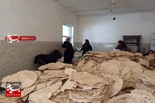 جهادگران بسیجی سرخه پای کار پذیرایی از زائران اربعین هستند